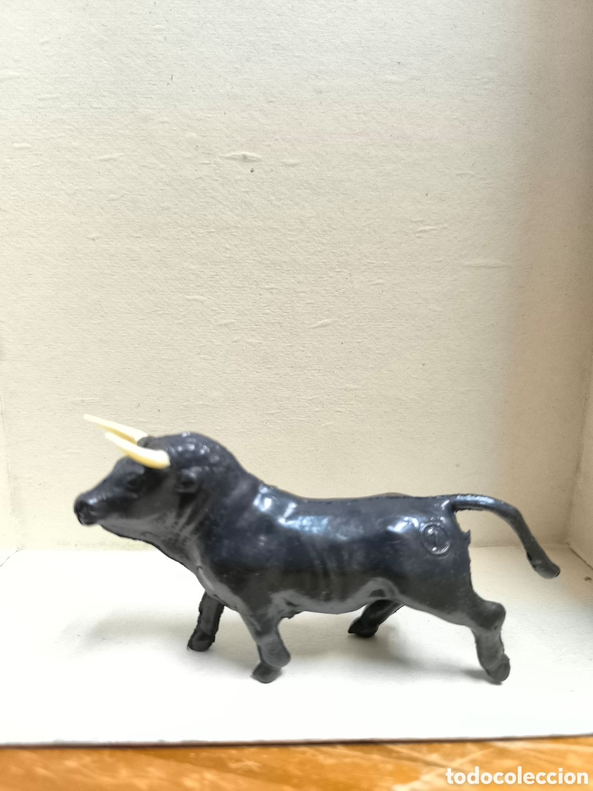 Juguetes antiguos y juegos de colecci&oacute;n: Figura pl&aacute;stico inflado toro a&ntilde;os 70