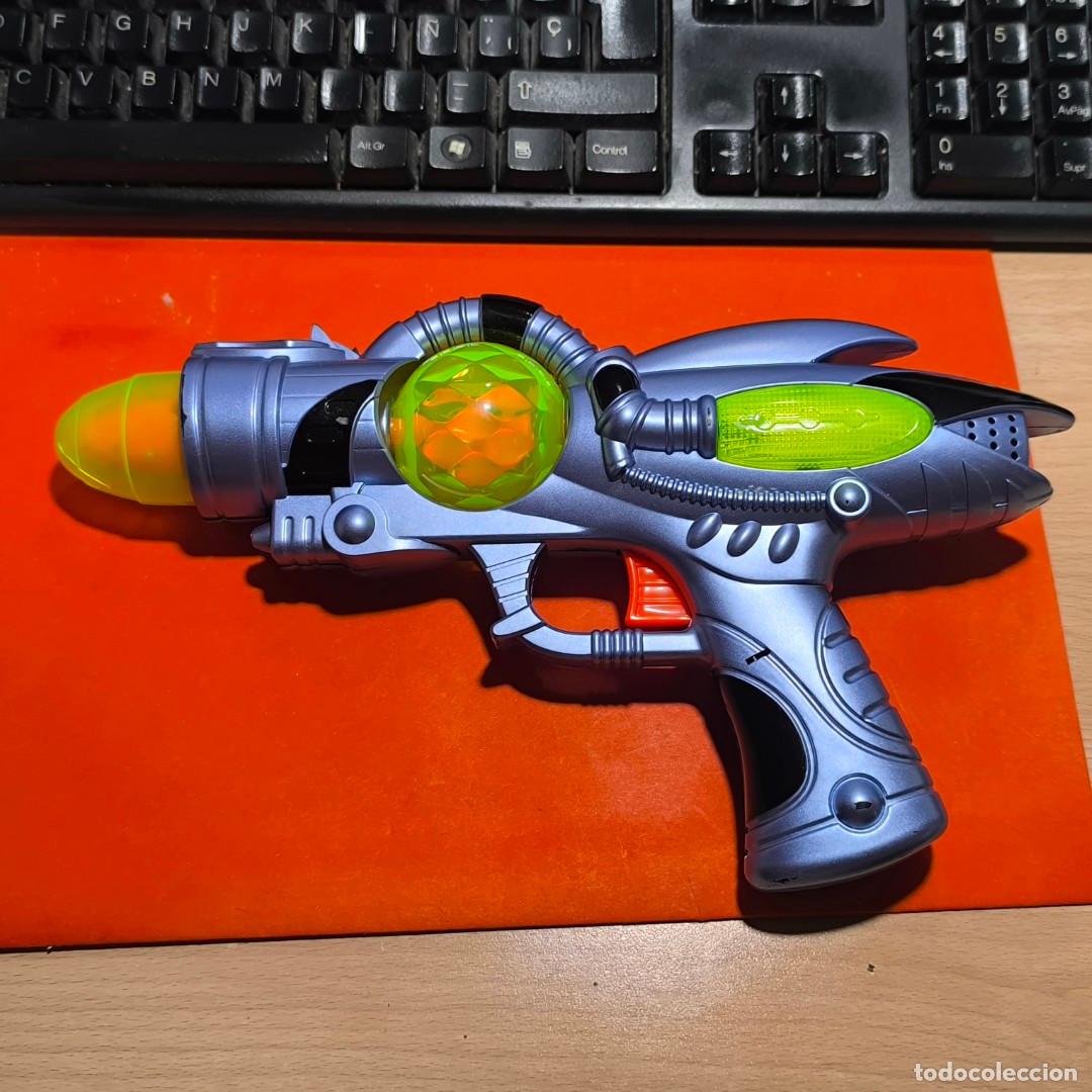 Juguetes antiguos y juegos de colecci&oacute;n: 001691JUG-pistola electronica con luces y sonidos