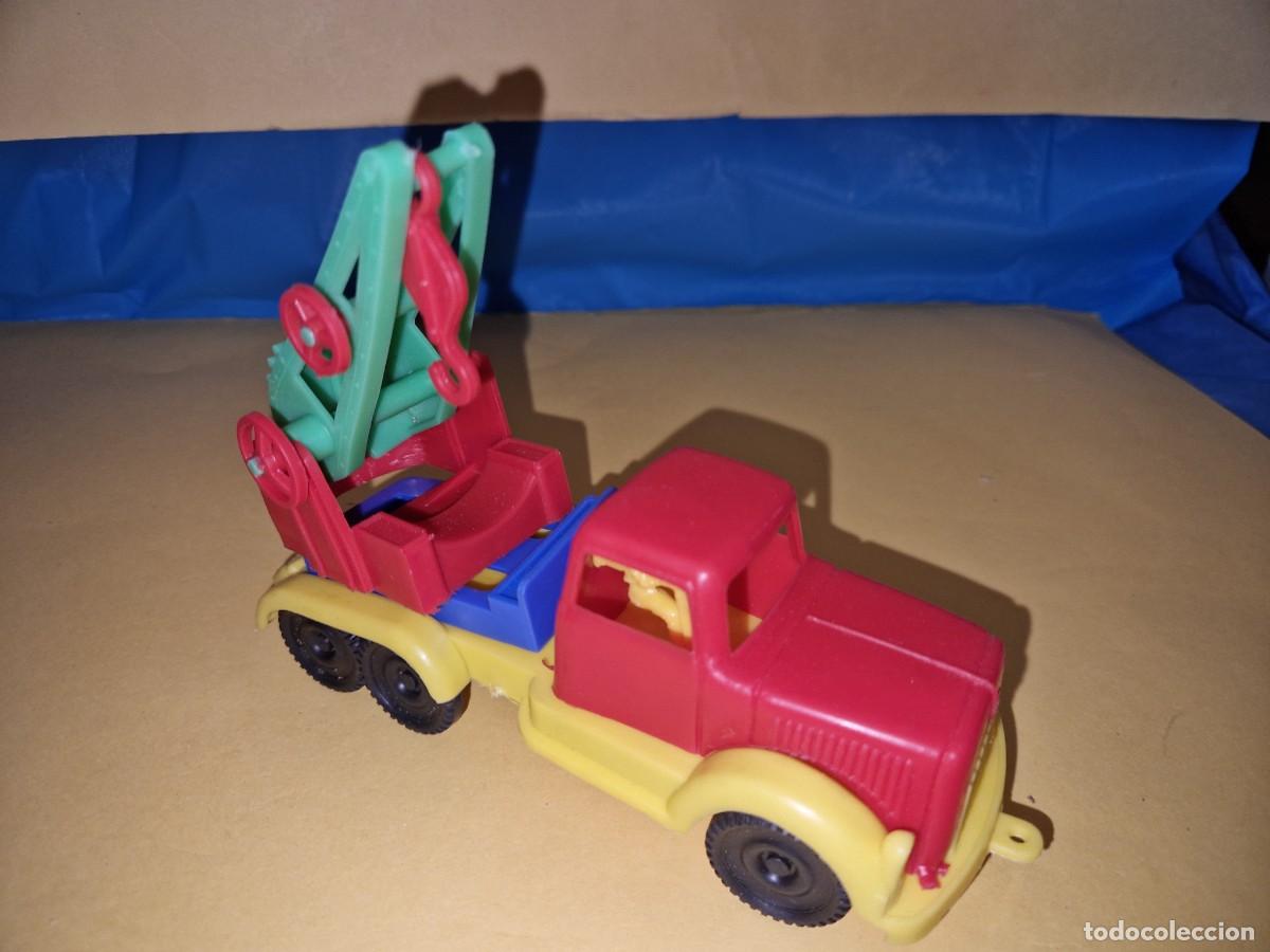 Juguetes antiguos y juegos de colecci&oacute;n: CAMION GRUA de PLASTICOS