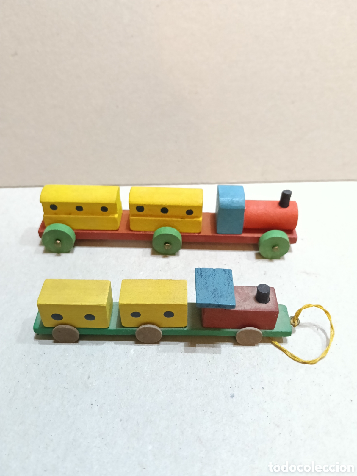 Juguetes antiguos y juegos de colecci&oacute;n: Dos trenecitos Madera Goula