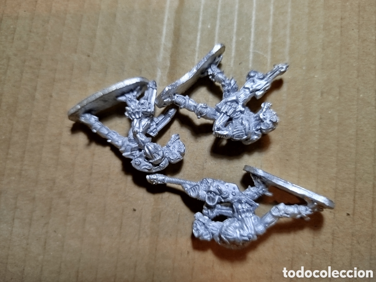 Juguetes antiguos y juegos de colecci&oacute;n: Miniaturas hierro juego rol retro