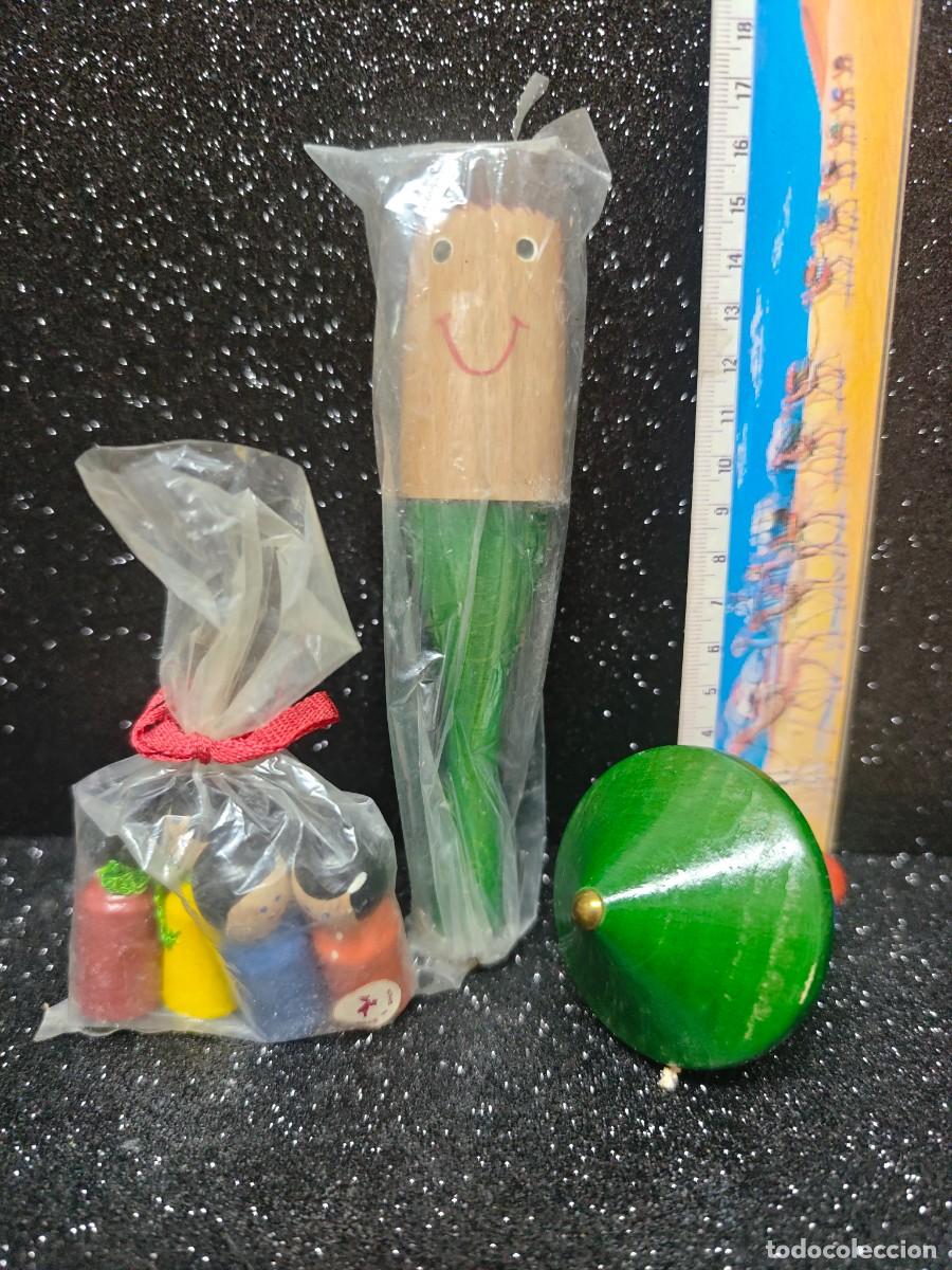 Juguetes antiguos y juegos de colecci&oacute;n: LOTE JUGUETES DE MADERA A&Ntilde;OS 60 SONAJERO PEONZA Y MU&Ntilde;ECOS
