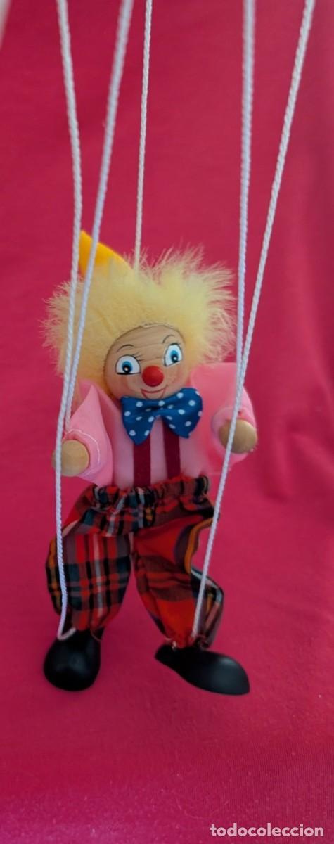 Juguetes antiguos y juegos de colecci&oacute;n: Marioneta antigua de payaso de madera policromada con cruceta original