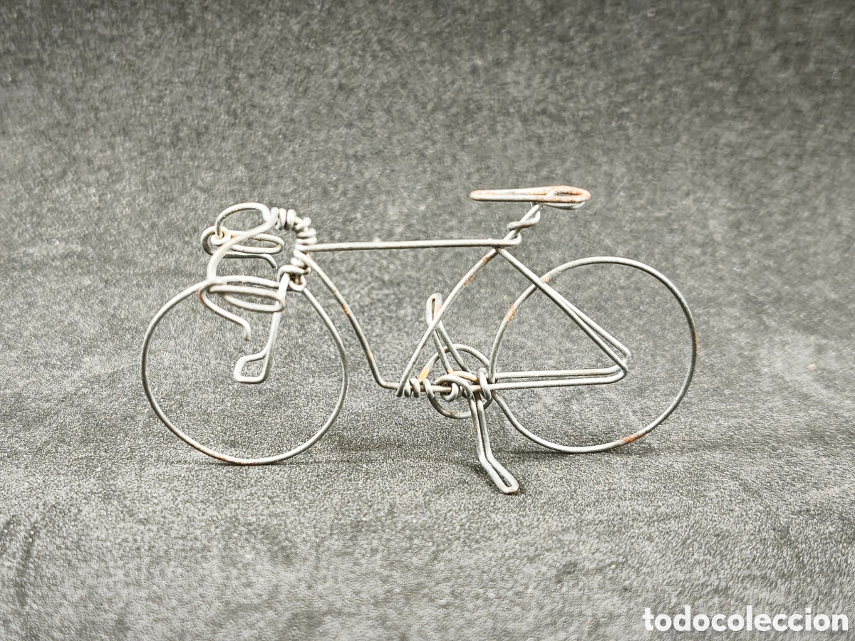 Juguetes antiguos y juegos de colecci&oacute;n: Bicicleta de carretera hecha con alambre artesanal
