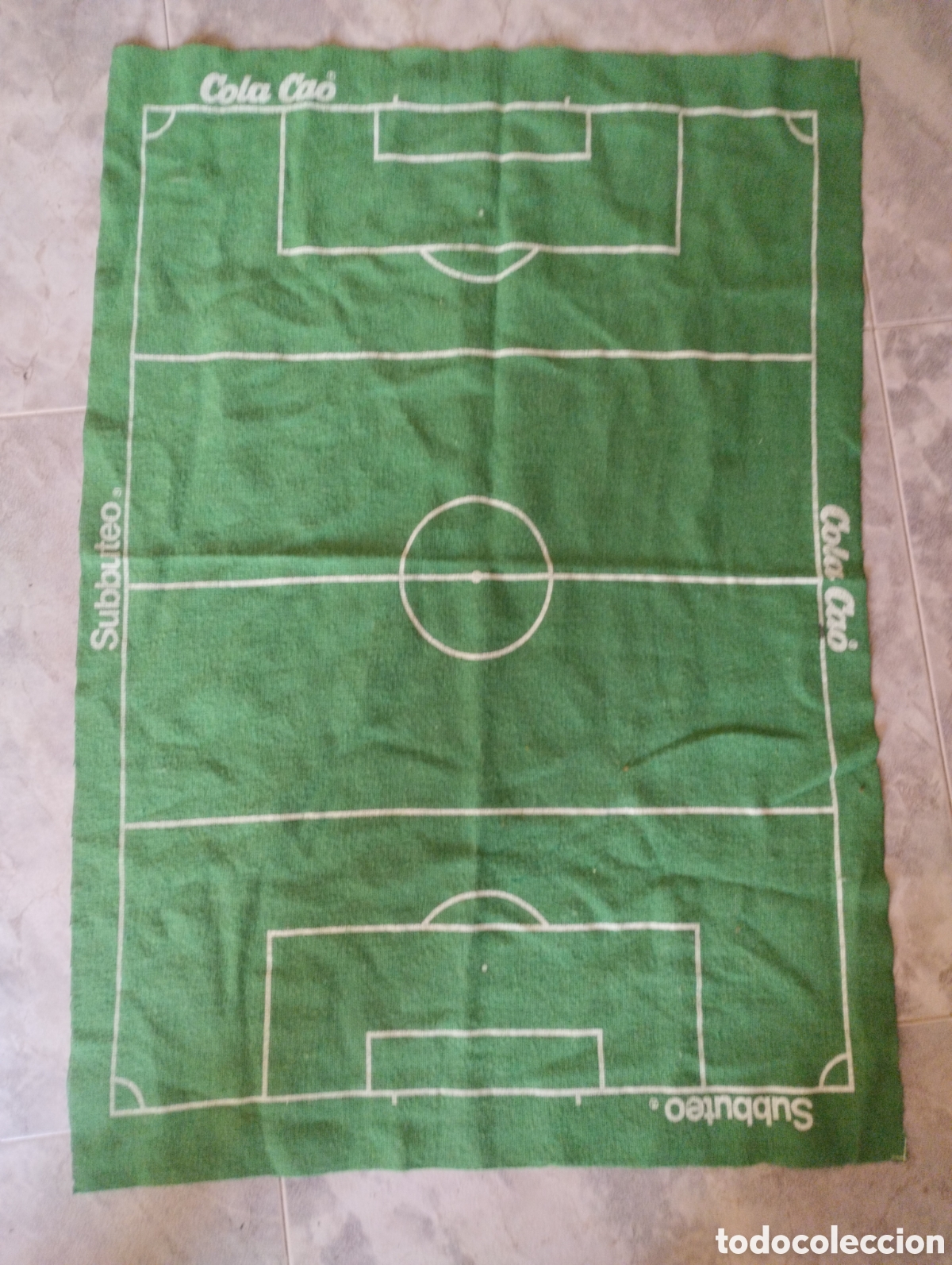 Juguetes antiguos y juegos de colecci&oacute;n: Campo de f&uacute;tbol antiguo Subbuteo Cola Cao