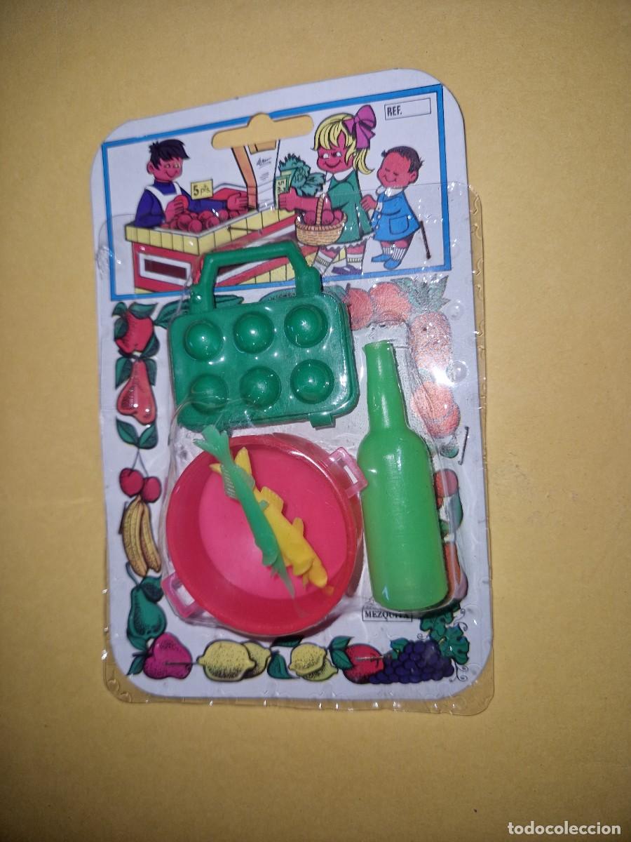 Juguetes antiguos y juegos de colecci&oacute;n: blister comiditas huevera, huevos ,