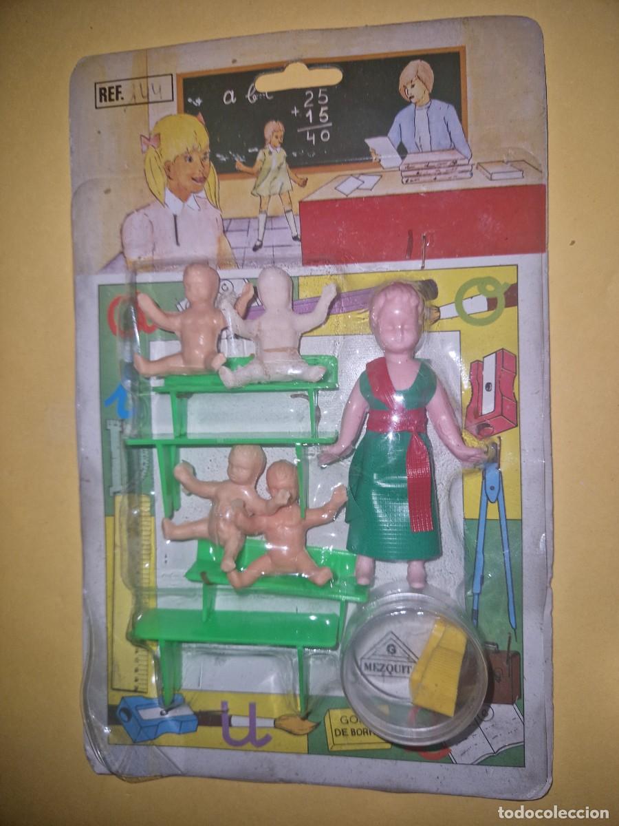 Juguetes antiguos y juegos de colecci&oacute;n: ESCENA ESCOLAR, MU&Ntilde;ECA CON MU&Ntilde;ECOS Y SACAPUNTAS, JUGUETE A&Ntilde;OS 70