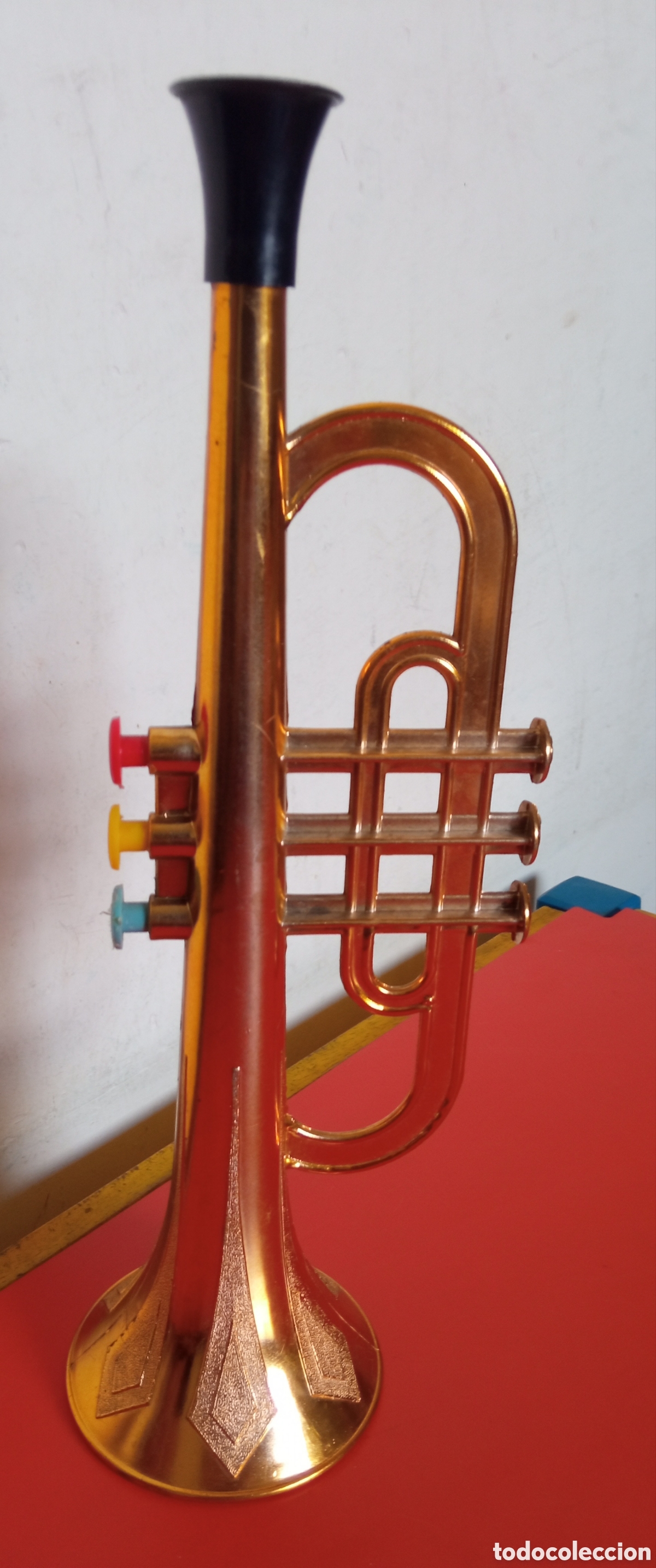 Juguetes antiguos y juegos de colecci&oacute;n: TROMPETA SONORA DE PL&Aacute;STICO METALIZADO.NACIONAL 70'S.SIN USO.