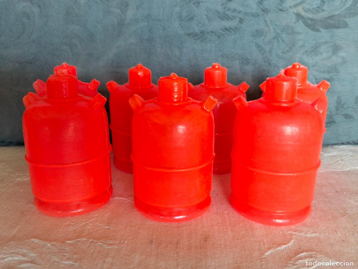 Juguetes antiguos y juegos de colecci&oacute;n: Lote 7 botellas de butano de juguete peque&ntilde;as miniatura color naranja pl&aacute;stico cami&oacute;n de butano