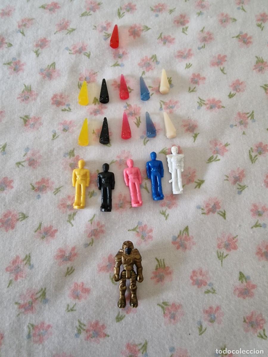 Juguetes antiguos y juegos de colecci&oacute;n: Lote 2794. Figuras miniatura y cristales Power Rangers