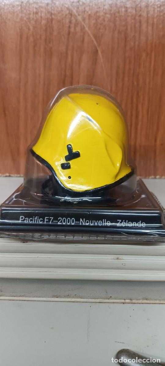 Jouets Anciens et Jeux de collection: PACIFIC S7 2000 NUEVA ZELANDA n&ordm;34 CASCOS BOMBEROS DEL MUNDO DELPRADO DEL PRADO