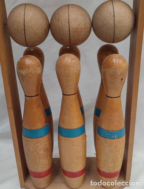 Giocattoli antichi e Giochi di collezione: ANTIGUO JUEGO DE BOLOS DE MADERA CON ESTUCHE O CAJA, 30 CM LOS BOLOS, A&Ntilde;OS 50