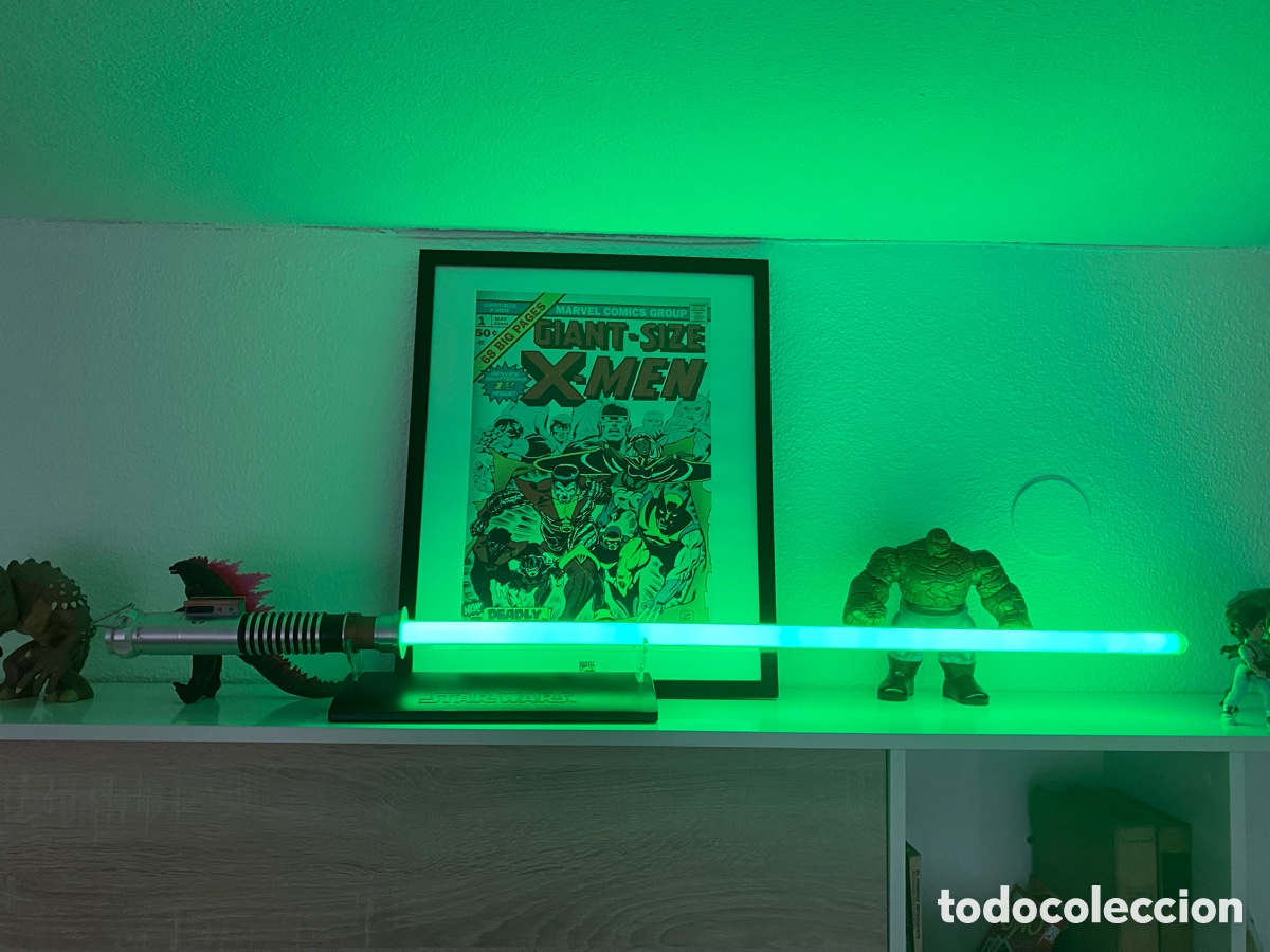 Juguetes antiguos y juegos de colecci&oacute;n: Star Wars Luke Skywalker Force FX Lightsaber Hasbro 2007 Completo con caja y soporte