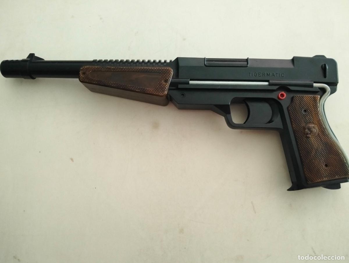 Juguetes antiguos y juegos de colecci&oacute;n: JUGUETE REPLICA PISTOLA DE PISTONES, TIGERMATIC, MADE IN ITALIA, MEDIDAS 30,5 X 11,5 CM, FUNCIONA