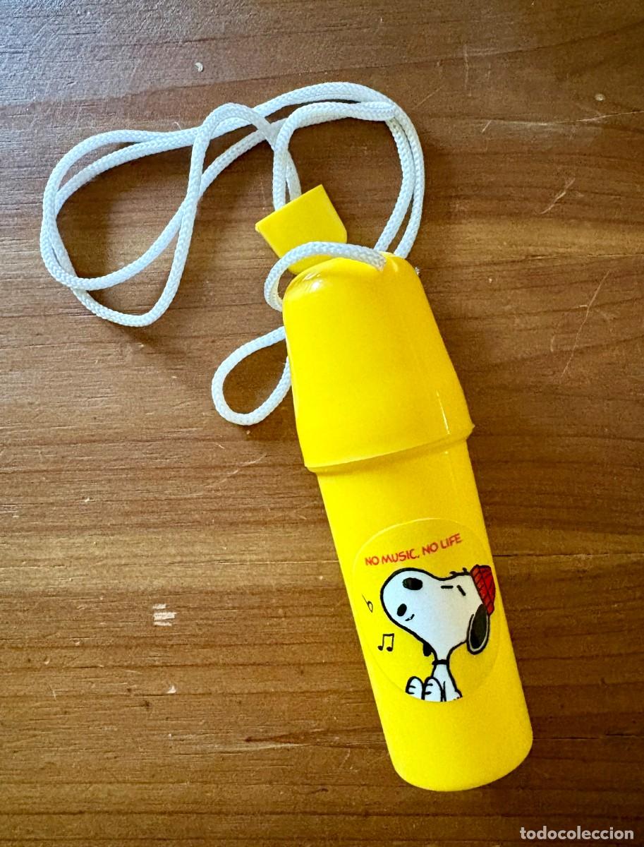 Juguetes antiguos y juegos de colecci&oacute;n: MONEDERO DE PLAYA TUBO PLASTICO CON CORD&Oacute;N A&Ntilde;OS OCHENTA SNOOPY