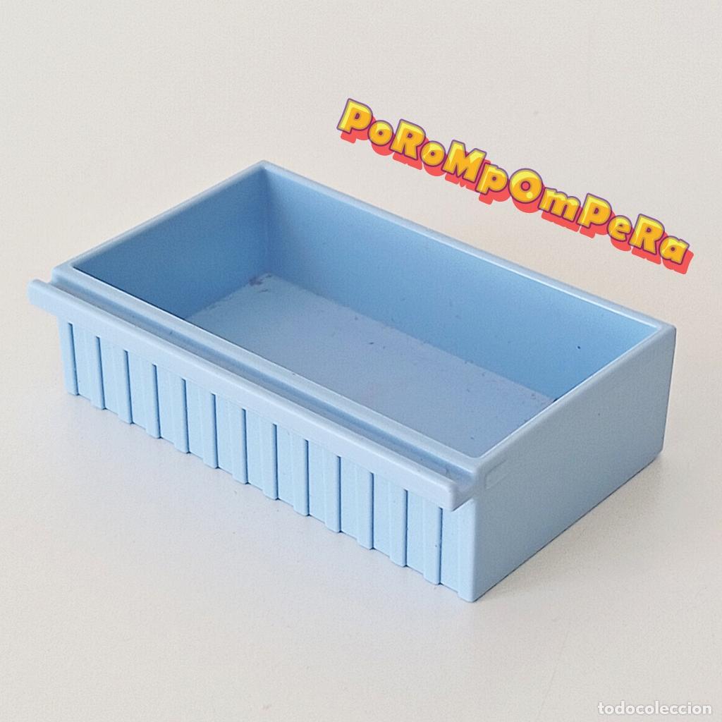 Juguetes antiguos y juegos de colecci&oacute;n: PLAYMOBIL CAJ&Oacute;N AZUL CLARO CARAVANA FAMILIAR 4859 ? GAVETA CAMPER CG6E