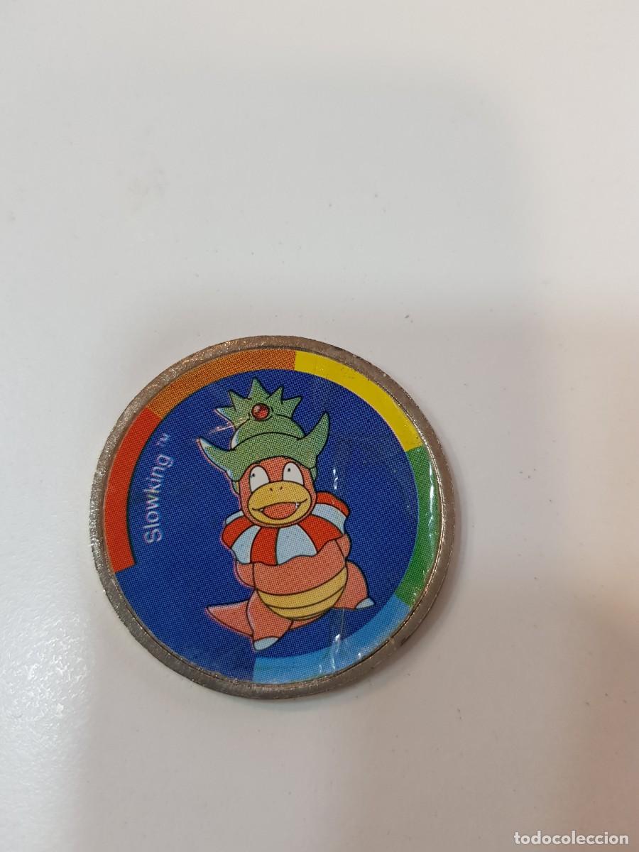 Juguetes antiguos y juegos de colecci&oacute;n: Moneda metalica tipo tazo Pokemon 2001 Slowking