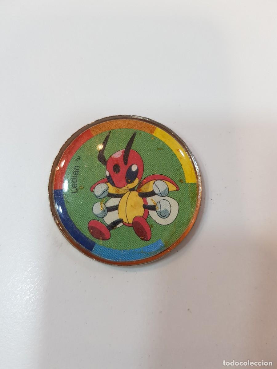 Juguetes antiguos y juegos de colecci&oacute;n: Moneda metalica tipo tazo Pokemon 2001 Ledian