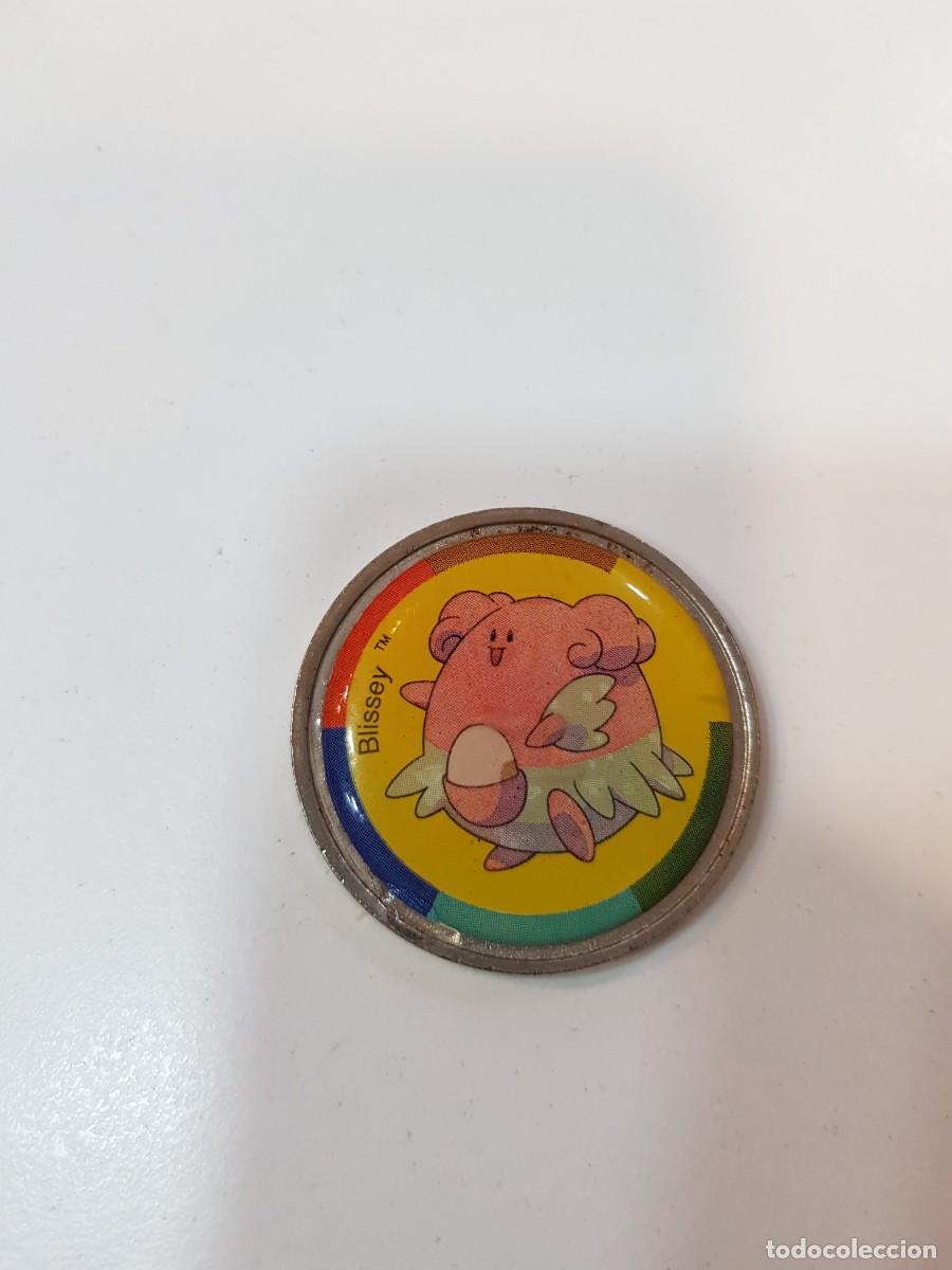 Juguetes antiguos y juegos de colecci&oacute;n: Moneda metalica tipo tazo Pokemon 2001 Blissey
