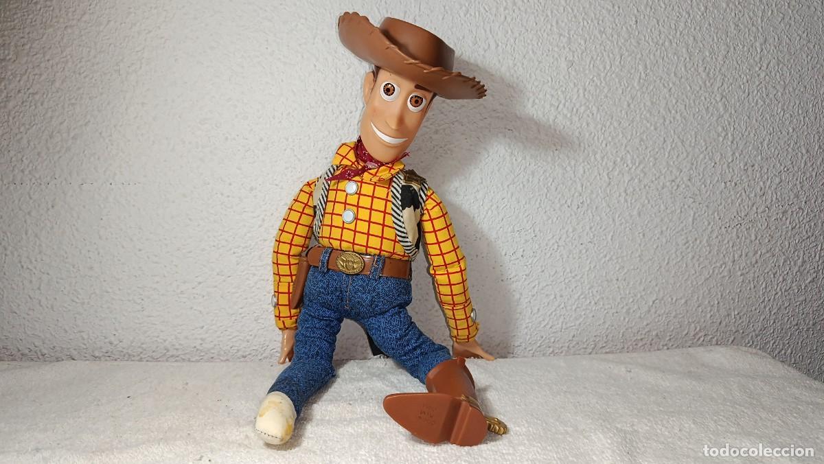 Juguetes antiguos y juegos de colecci&oacute;n: TOY STORY : ANTIGUO MU&Ntilde;ECO DE WOODY SHERIFF DISNEY PIXAR CON VOZ FUNCIONA MATTEL A&Ntilde;OS 90