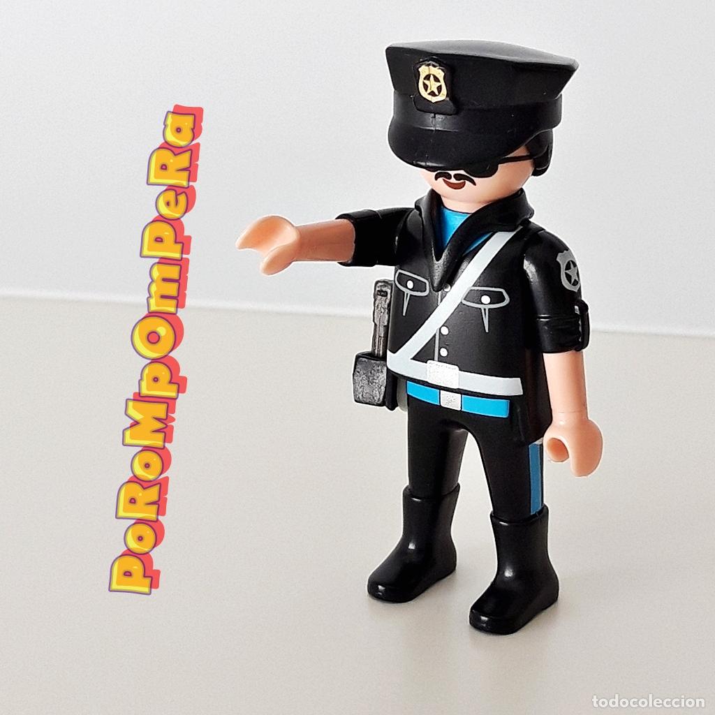 Juguetes antiguos y juegos de colecci&oacute;n: PLAYMOBIL FIGURA OFICIAL DE POLIC&Iacute;A CON GORRA NEGRA Y PISTOLA AUTOM&Aacute;TICA MU&Ntilde;ECO CLICK FE