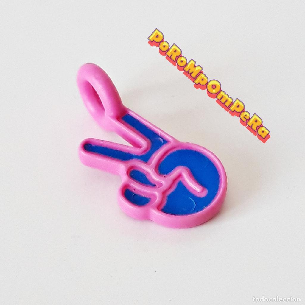 Juguetes antiguos y juegos de colecci&oacute;n: PLAYMOBIL COLGANTE ROSA-AZUL EVERDREAMERZ MANO S&Iacute;MBOLO VICTORIA ACCESORIO PULSERA MU&Ntilde;ECA F7