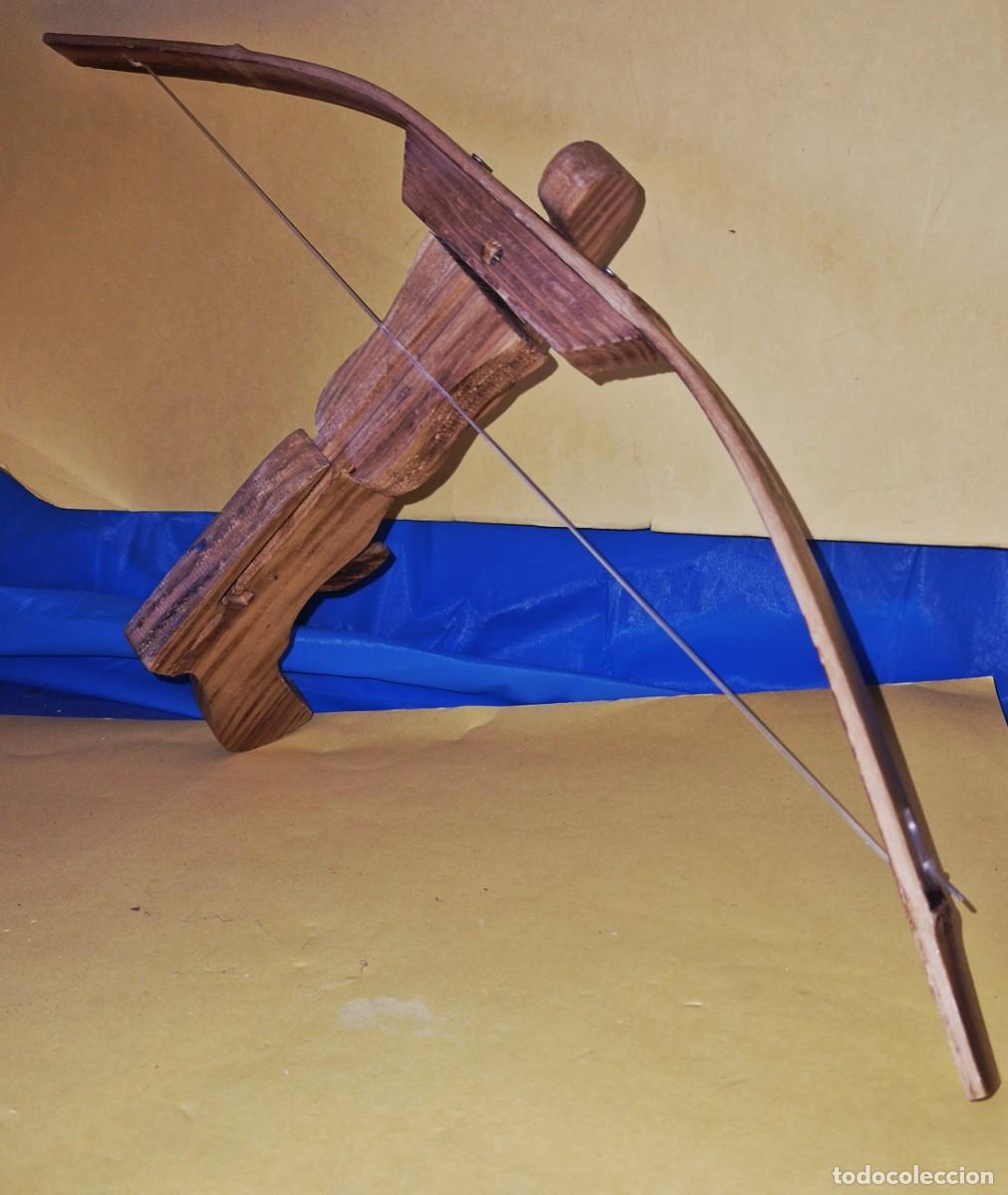 Juguetes antiguos y juegos de colecci&oacute;n: BALLESTA REALIZADA EN MADERA