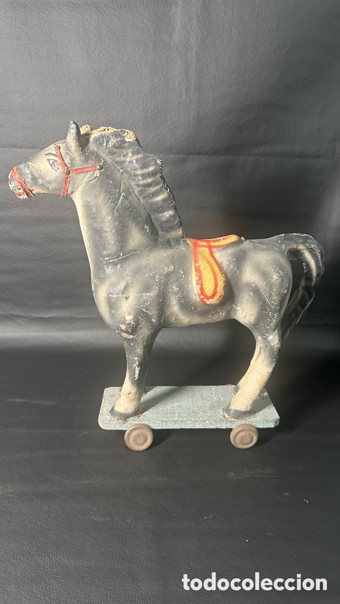 Juguetes antiguos y juegos de colecci&oacute;n: Caballo cart&oacute;n piedra con ruedas