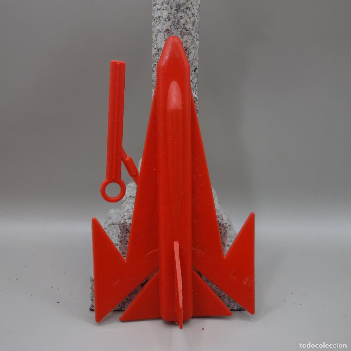 Juguetes antiguos y juegos de colecci&oacute;n: AVION DE PLASTICO TIPO TIRACHINAS DE KIOSKO