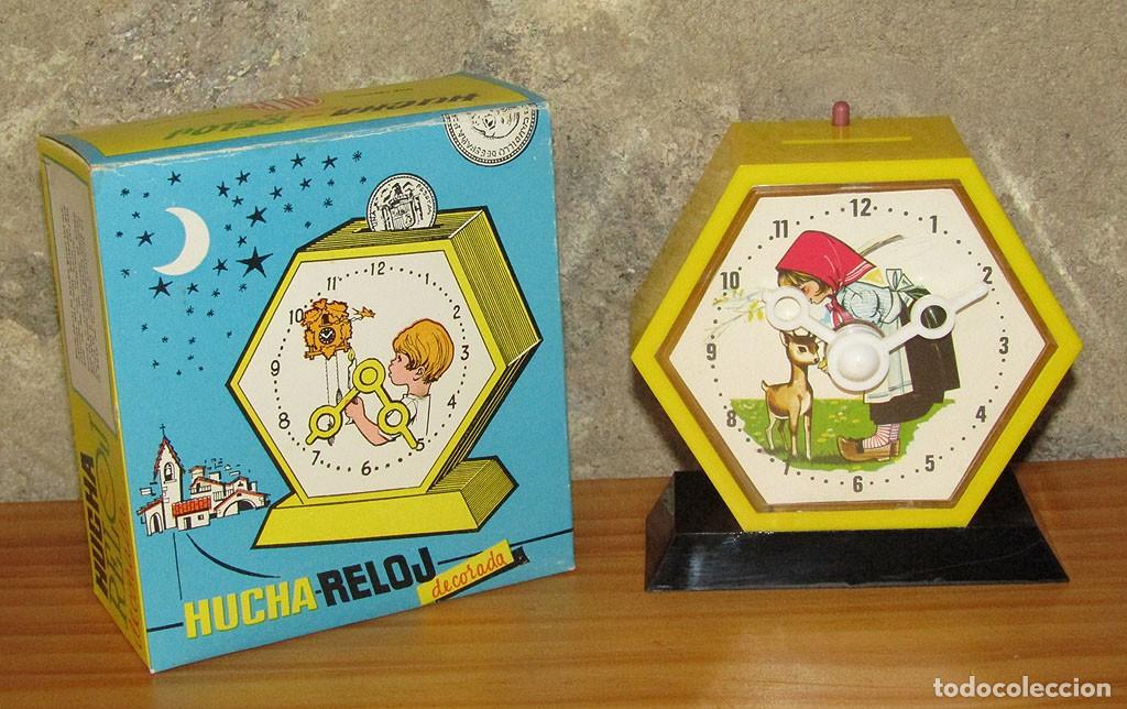 Juguetes antiguos y juegos de colecci&oacute;n: ANTIGUA HUCHA RELOJ DECORADA DE VILPA - NUEVA Y EN SU CAJA ORIGINAL - A&Ntilde;OS 60/70
