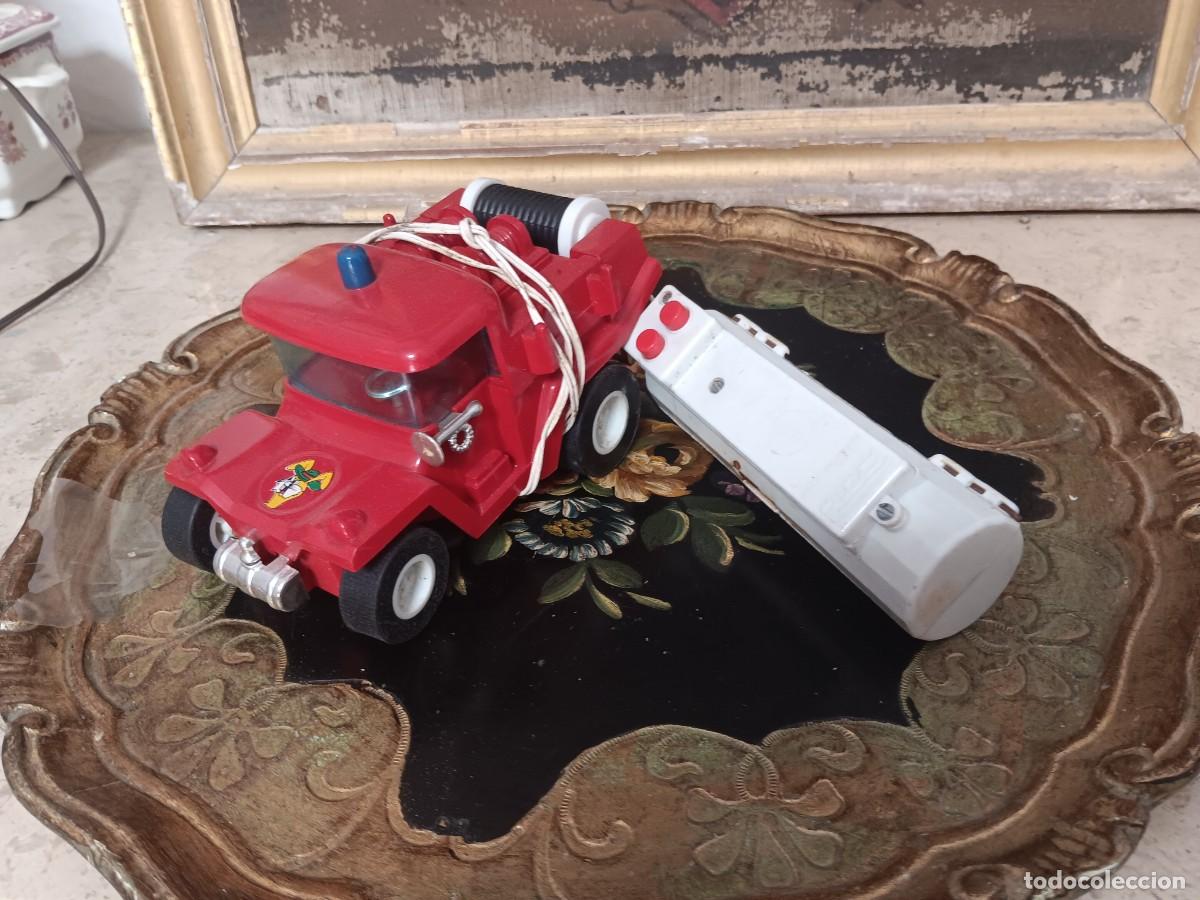 Juguetes antiguos y juegos de colecci&oacute;n: cami&oacute;n de bomberos de juguete marca Rico, fabricado en pl&aacute;stico.El modelo es teledirigido por cable