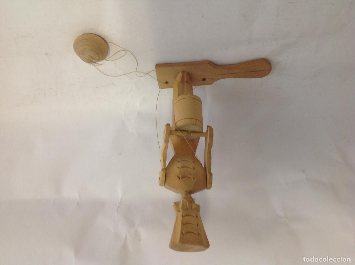 Juguetes antiguos y juegos de colecci&oacute;n: Mu&ntilde;eco m&uacute;sico movil de madera