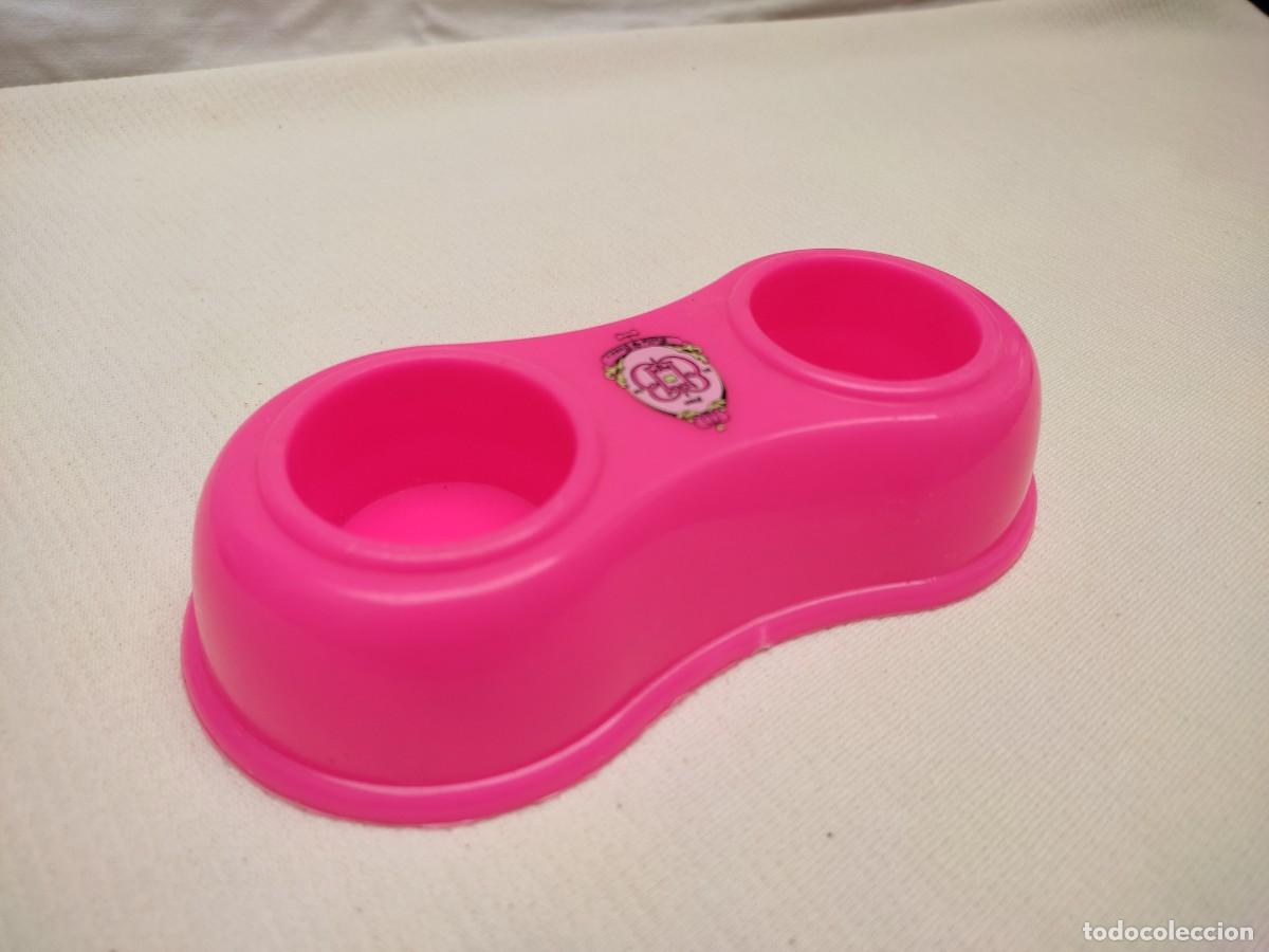 Juguetes antiguos y juegos de colecci&oacute;n: comedero bebedero de juguete Seace de plastico - 2008