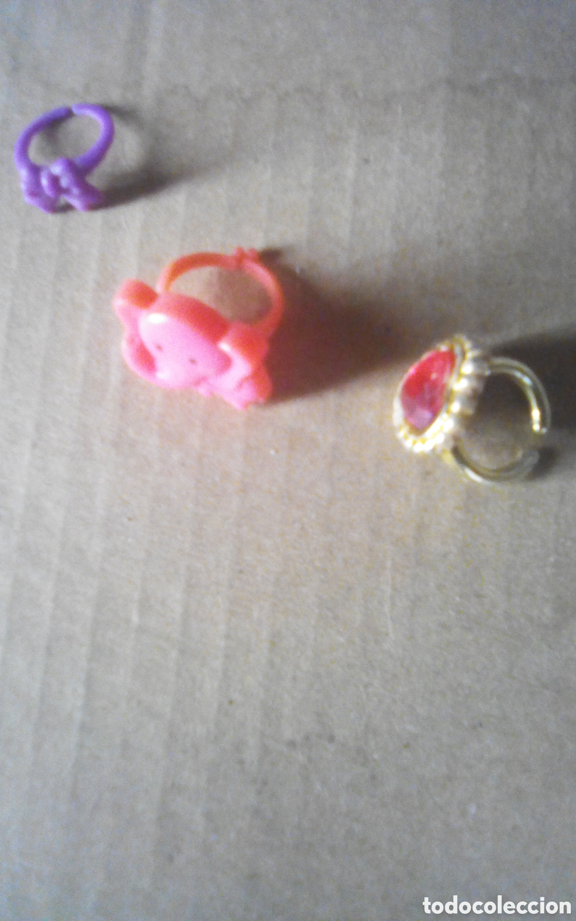 Juguetes antiguos y juegos de colecci&oacute;n: Tres anillos infantiles de juguete. Elefante, coraz&oacute;n, lazo.