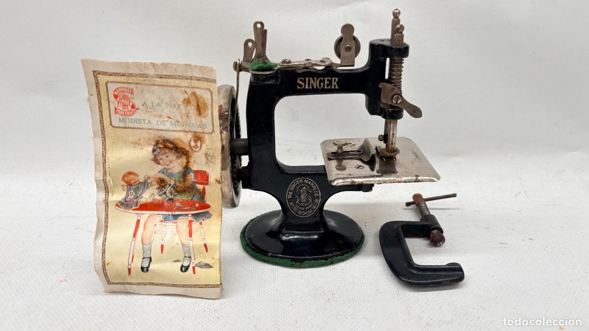 Antique Toys and Collectible Games: MAQUINA DE COSER SINGER N&ordm; 20 JUGUETE ANTIGUA CON FOLLETO ORIGINAL Y MORDAZA