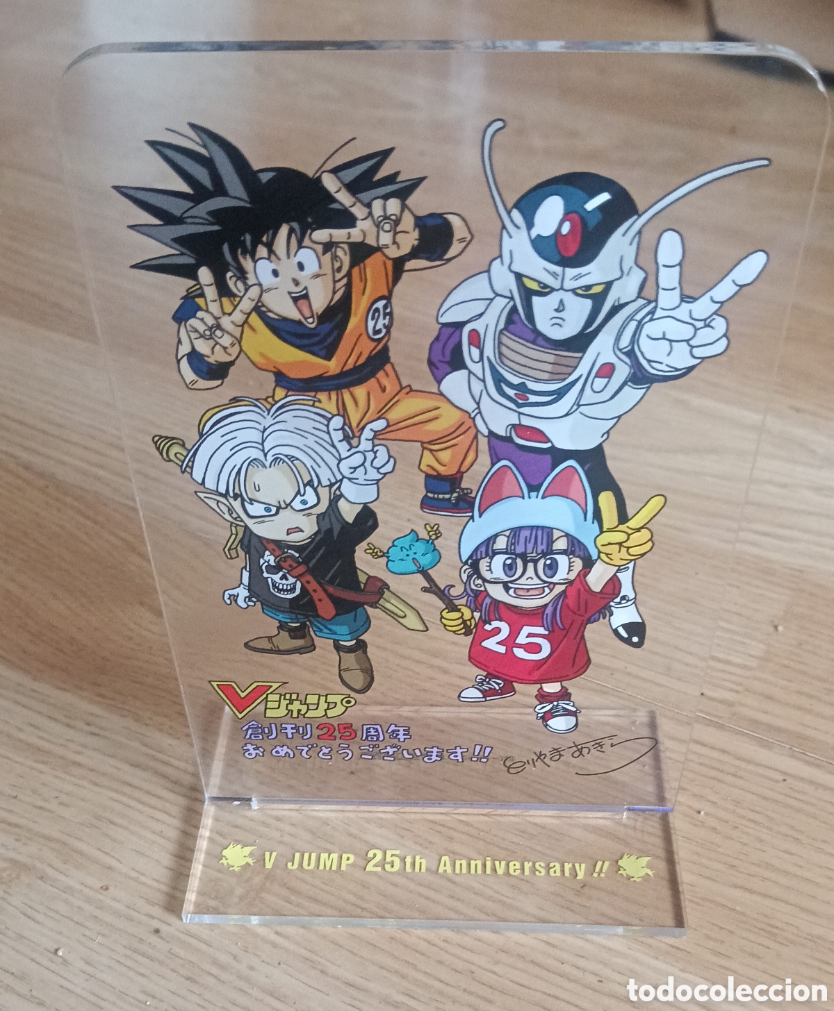 Juguetes antiguos y juegos de colecci&oacute;n: acr&iacute;lico conmemorativo del 25&ordm; aniversario de la revista V Jump.Presenta ilustraciones exclusivas de