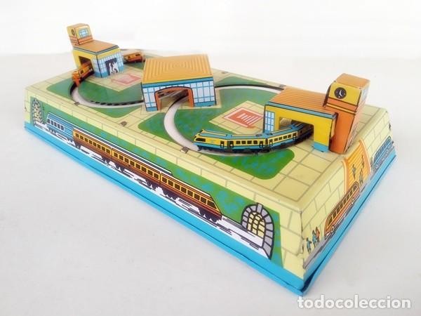 Juguetes antiguos y juegos de colecci&oacute;n: Juguete circuito de trenes de hojalata