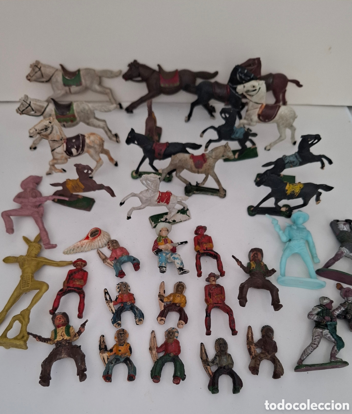 Juguetes antiguos y juegos de colecci&oacute;n: LOTE DE ANTIGUOS CABALLOS Y VAQUEROS