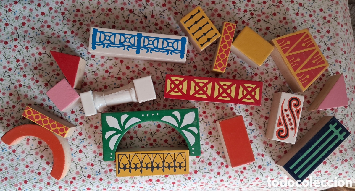 Juguetes antiguos y juegos de colecci&oacute;n: Piezas de madera pintada por jna cara de juego de construccion a&ntilde;os 70 - 80