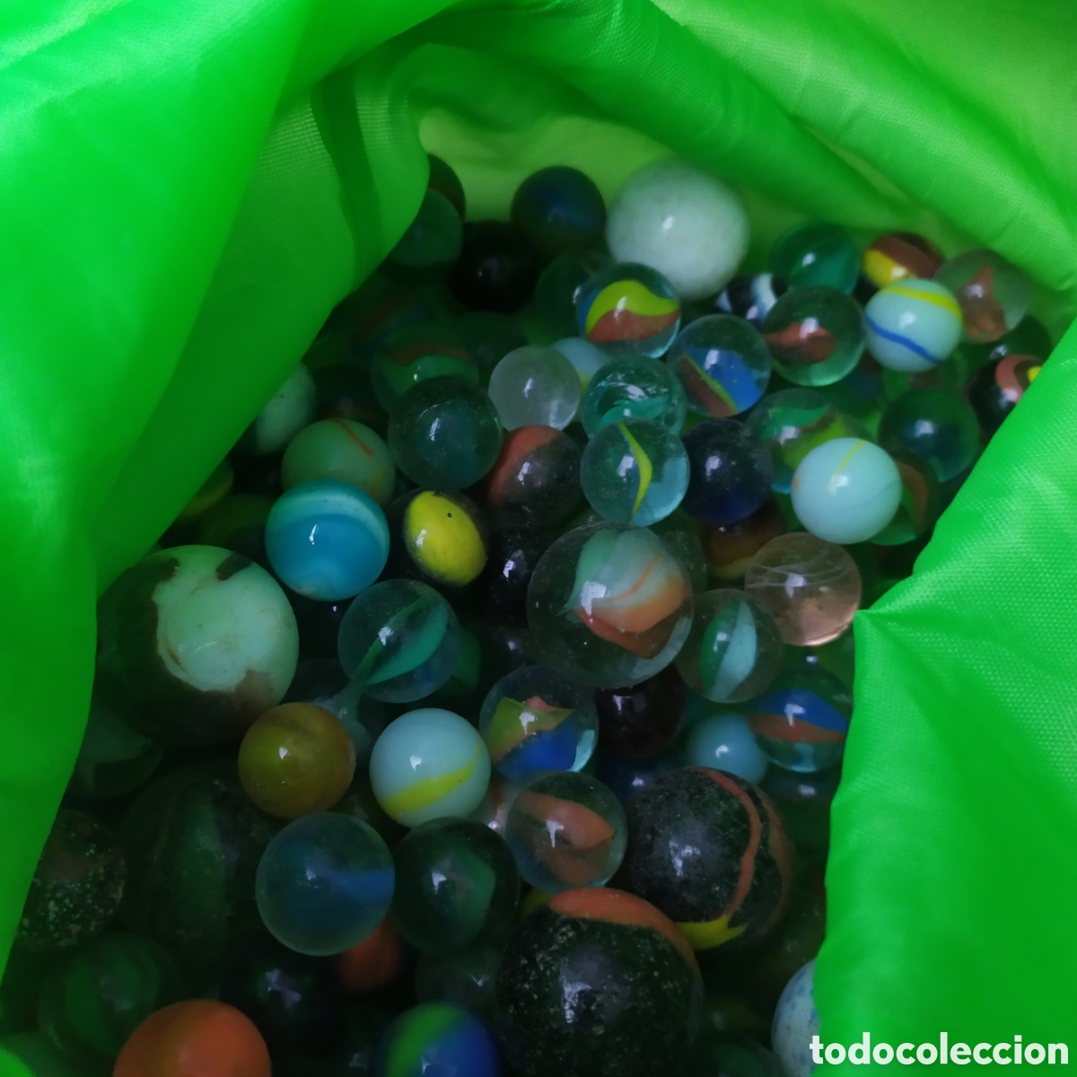 Juguetes antiguos y juegos de colecci&oacute;n: Lote de 2.1 kg de canicas