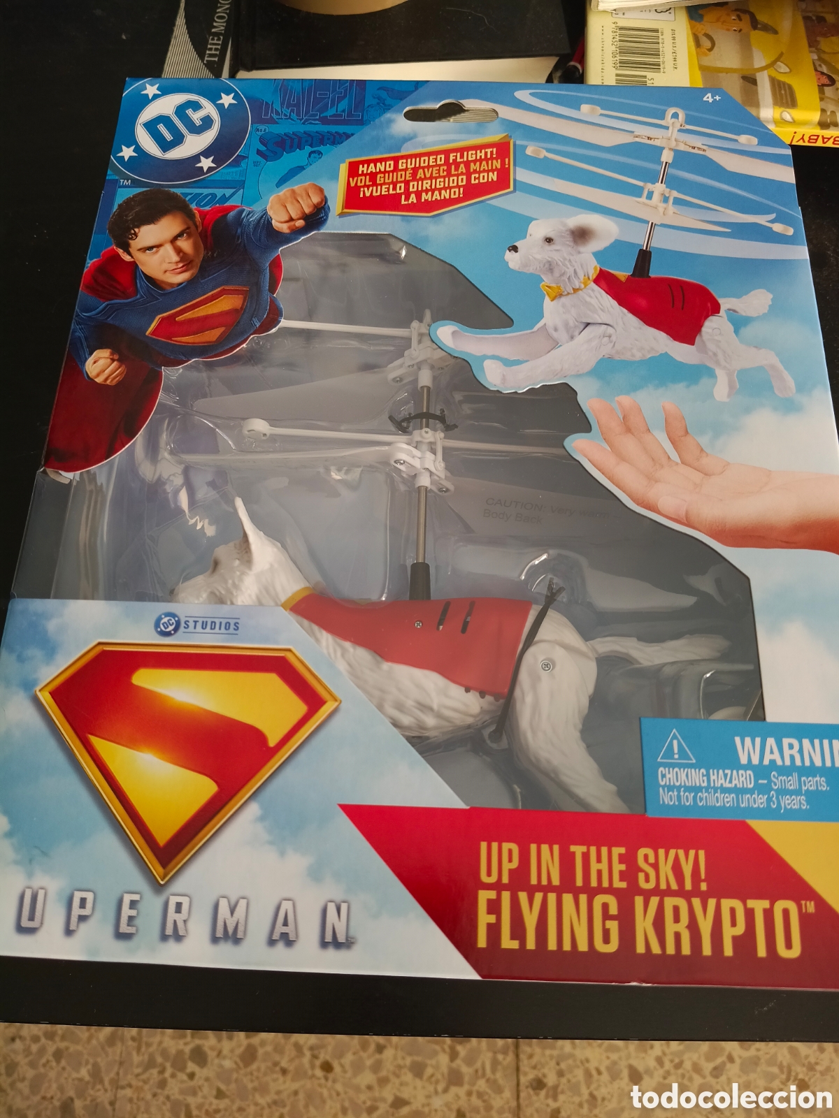 Juguetes antiguos y juegos de colecci&oacute;n: juguete &rdquo;Superman Up in the Sky! Flying Krypto&rdquo; fabricado por la marca Spin Master.