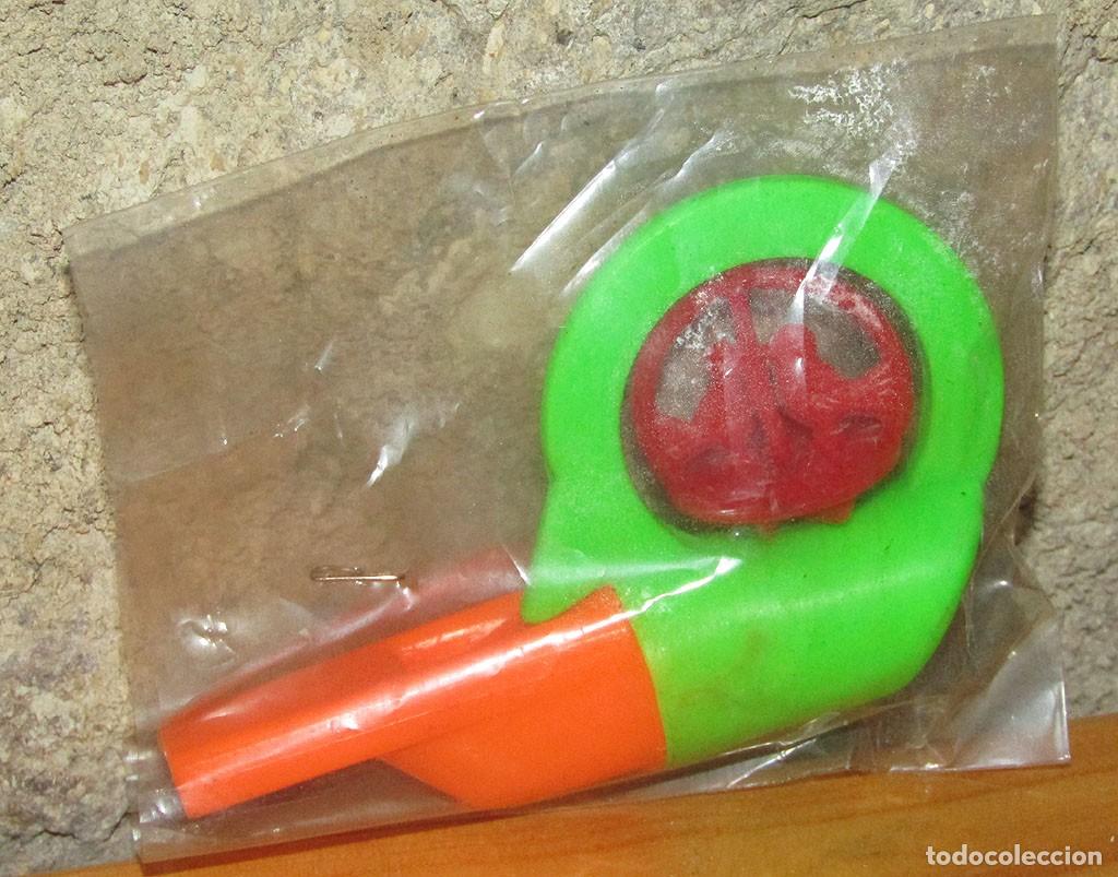 Juguetes antiguos y juegos de colecci&oacute;n: ANTIGUO SILBATO CON PAJARITOS QUE GIRAN - BARATIJA KIOSCO QUIOSCO - FUNCIONA