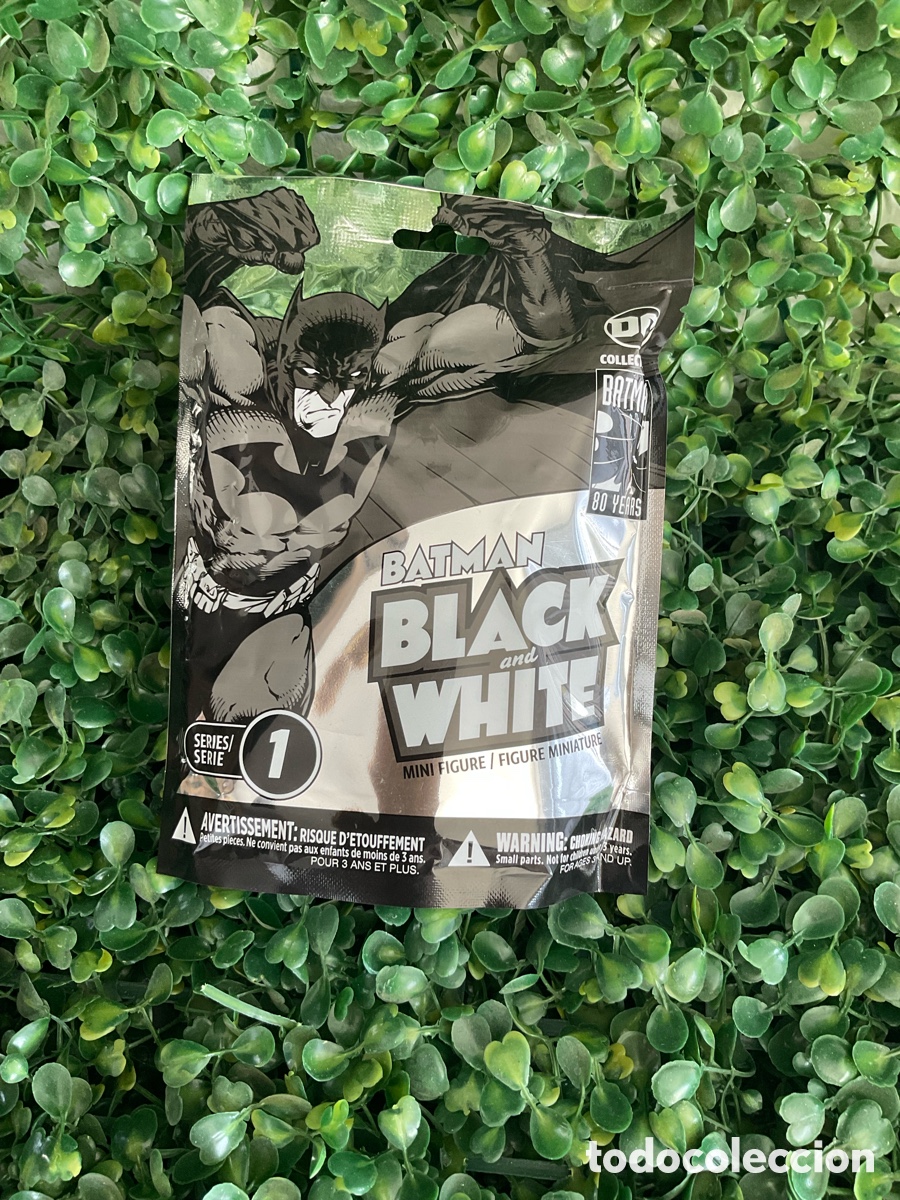 Juguetes antiguos y juegos de colecci&oacute;n: Figura Batman Black & White