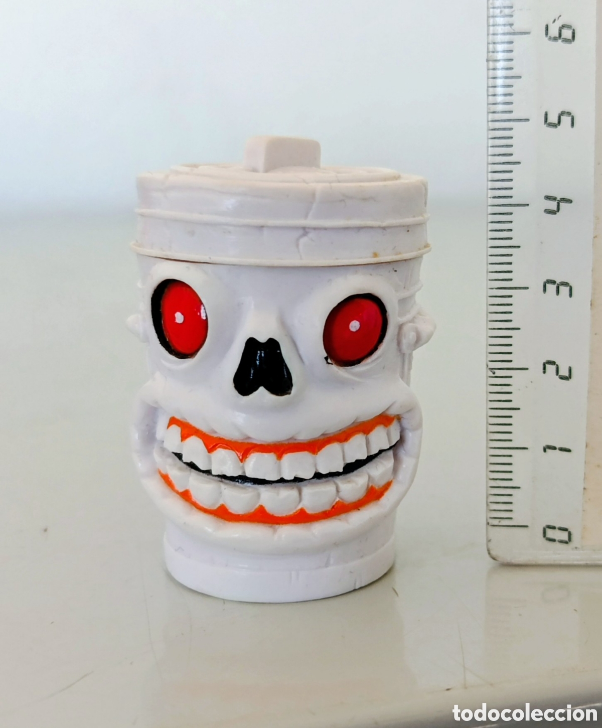 Juguetes antiguos y juegos de colecci&oacute;n: Skifidol cubo basura mu&ntilde;eco monstruo figura esqueleto calavera cr&aacute;neo
