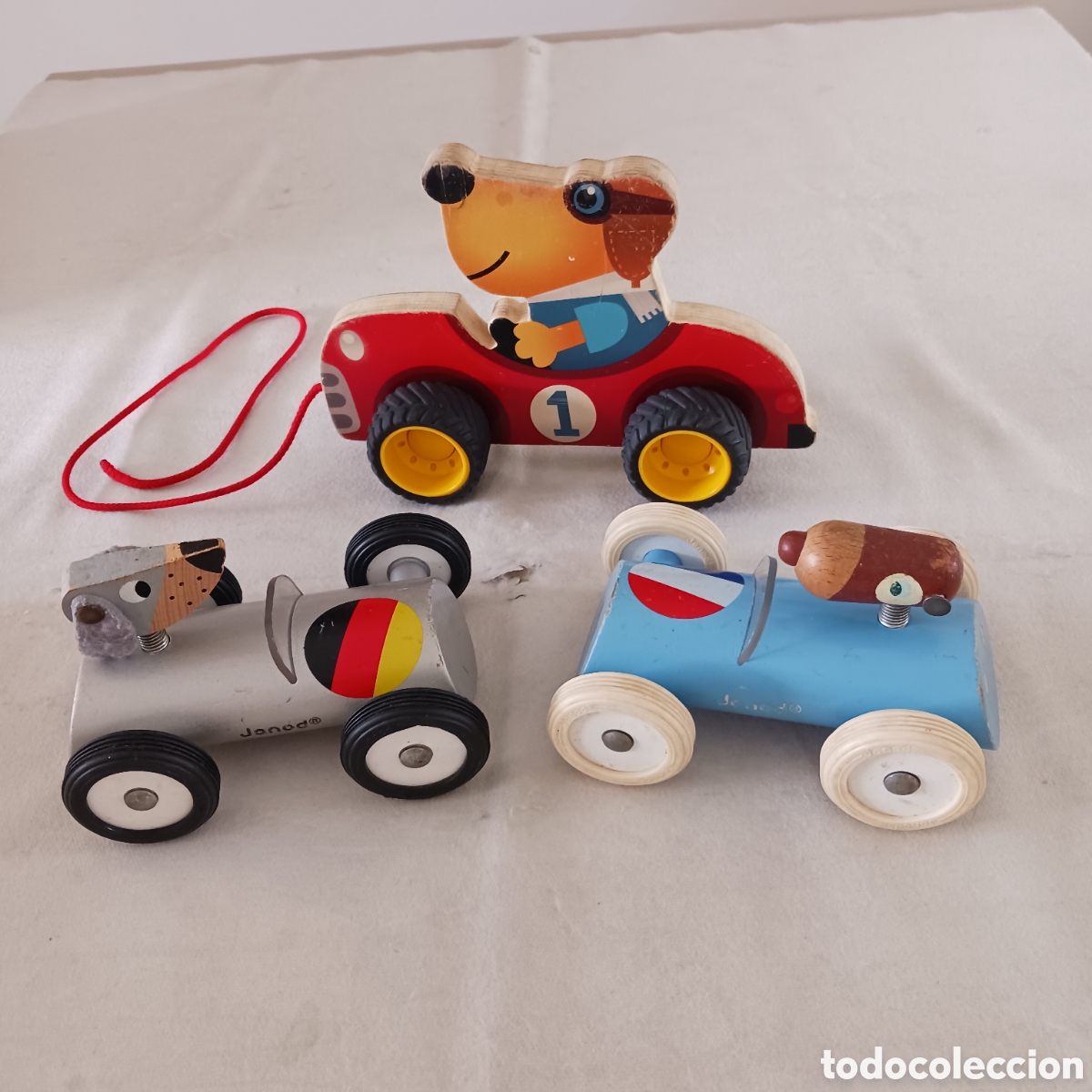 Juguetes antiguos y juegos de colecci&oacute;n: 3 coches de madera Djeco y 2 Janod