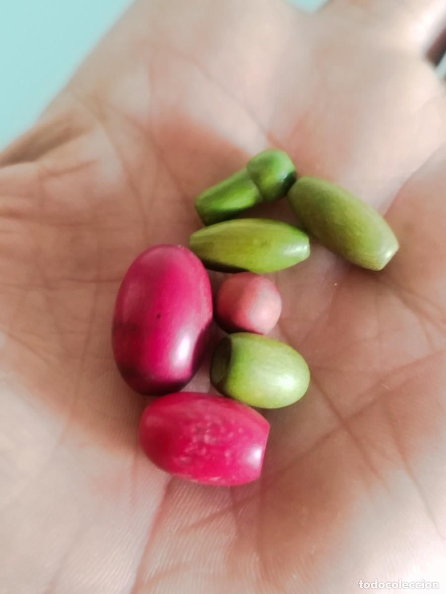 Juguetes antiguos y juegos de colecci&oacute;n: Lote de 7 cuentas, piezas de madera a identificar. Juguete, juego, collar.