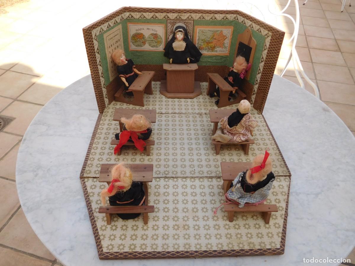 Juguetes antiguos y juegos de colecci&oacute;n: Antigua escuela de monjas en caja plegable