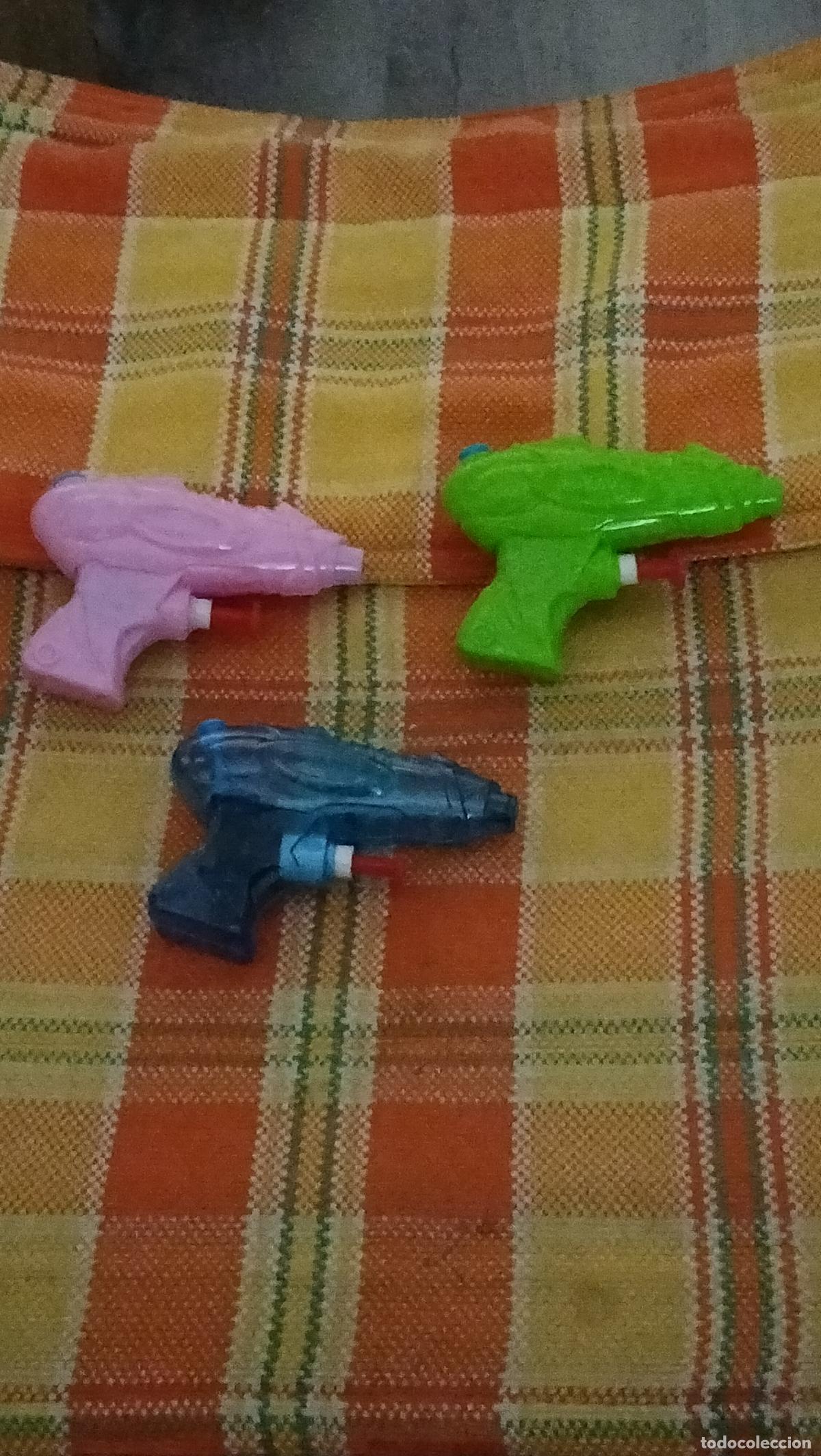 Juguetes antiguos y juegos de colecci&oacute;n: 3 PISTOLAS DE AGUA..............................................