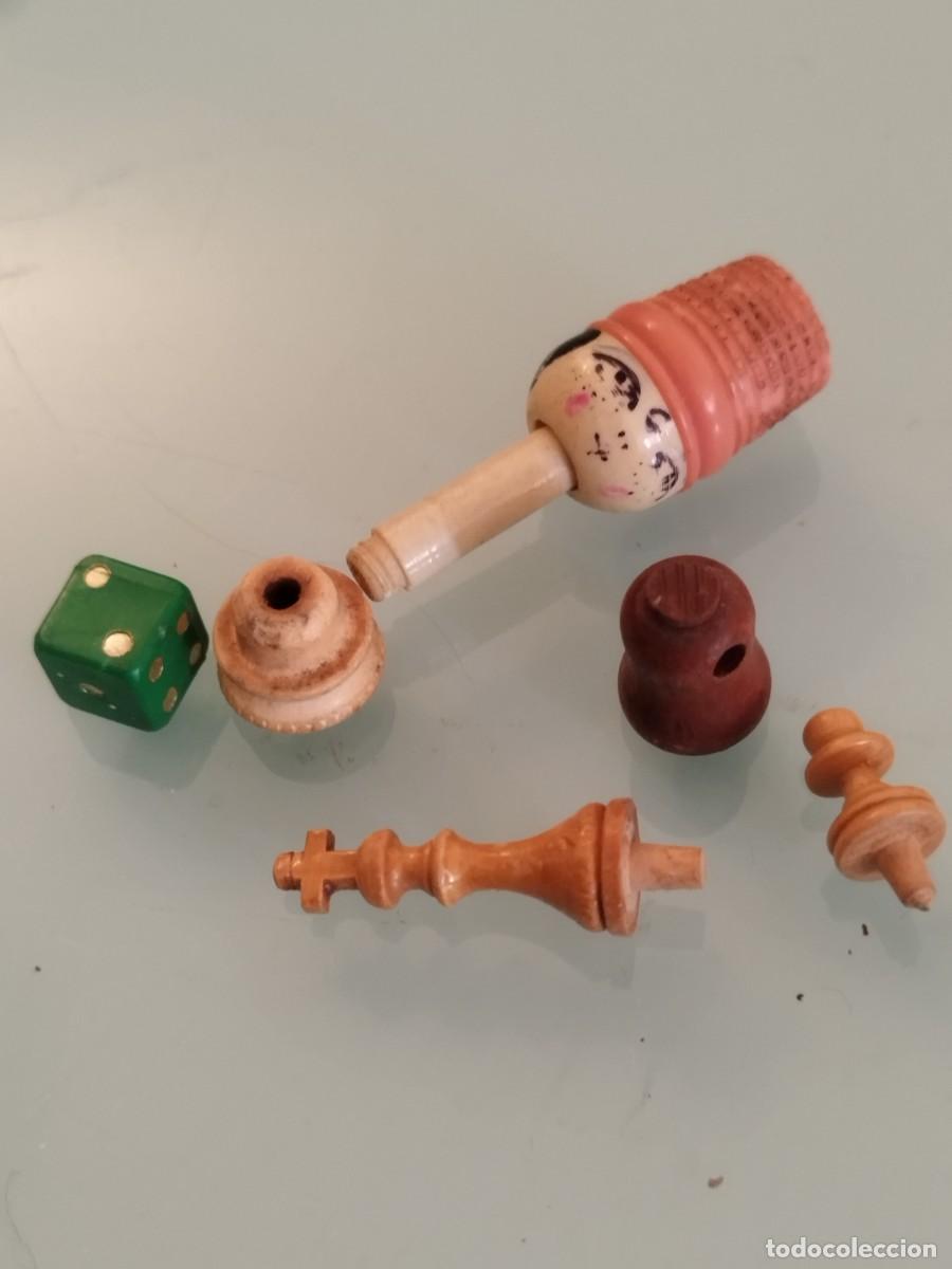 Juguetes antiguos y juegos de colecci&oacute;n: Lote de piezas de madera, de juguetes mu&ntilde;ecos. Un dado.
