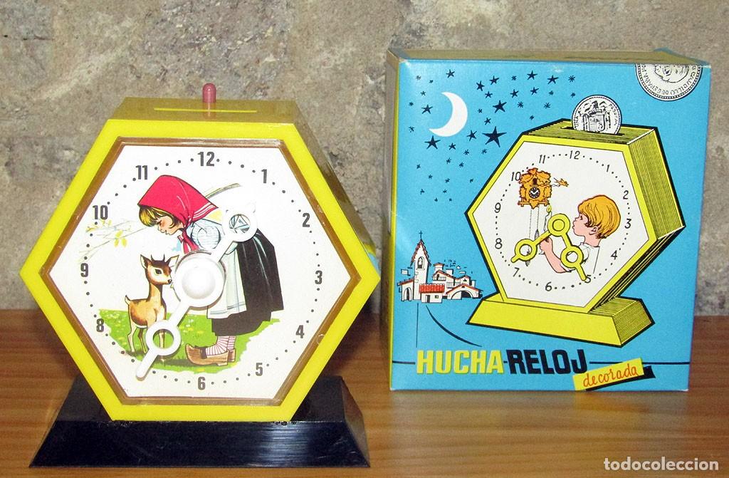 Juguetes antiguos y juegos de colecci&oacute;n: ANTIGUA HUCHA RELOJ DECAORADA DE VILPA - NUEVA Y EN SU CAJA ORIGINAL - A&Ntilde;OS 60/70.